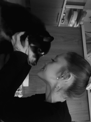 Momen Menyentuh Ariana Grande Bareng Coco yang Meninggal