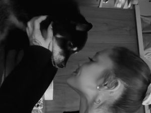 Momen Menyentuh Ariana Grande Bareng Coco yang Meninggal