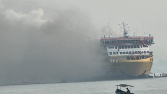 KMP Batumandi Terbakar, Penumpang Selamatkan Diri ke Anjungan-Geladak Kapal