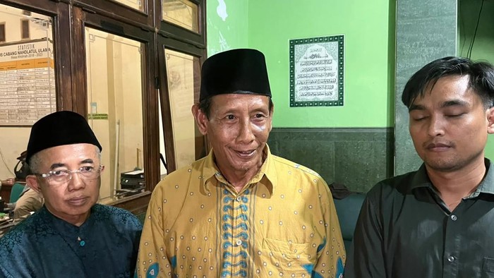 Munir, Kepsek MI yang dianiaya Serma MS, wali murid di sekolahnya gegara siswa diminta pulang mengambil kaus kaki.