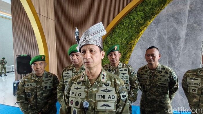 Pangdam XXV/Sultan Mahmud Riayat, Mayjen TNI Rionardo Saat tiba di Bandara Hang Nadim Batam (Alamudin Hamapu/detikSumut)