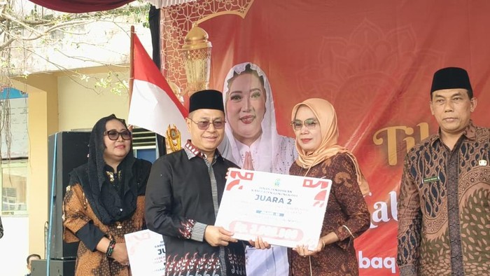 Momen Bupati Gunungkidul Endah Subekti Kuntariningsih dan Wakil Bupati Joko Parwoto hadir saat pembukaan Kegiatan MTQ Tingkat Kabupaten Gunungkidul Tahun 2026 di SMPN 1 Wonosari, Selasa (20/10/2026).