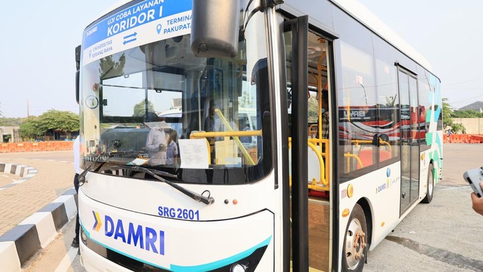 Pemkot Serang uji coba bus listrik