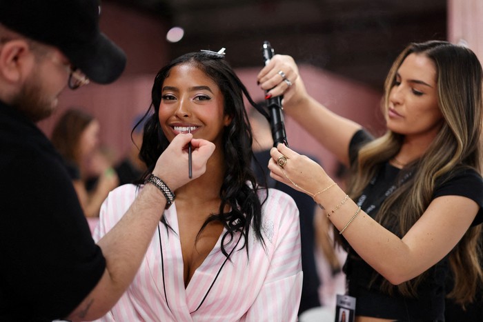 Natalia Diamante Bryant gets ready backstage before the Victorias Secret fashion show at Sony Pictures Studios in Culver City, California, US, October 18, 2026. REUTERS/Mario Anzuoni