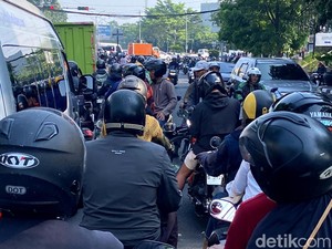 Aksi Egois Pemotor di Ibrahim Adjie Bandung Ancam Keselamatan Warga