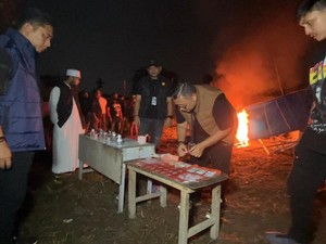 Polisi Kembali Bakar Barak Narkoba di Deli Serdang, 3 Orang Diamankan
