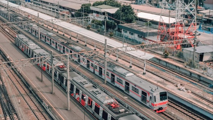 Perawatan jaringan listrik KRL