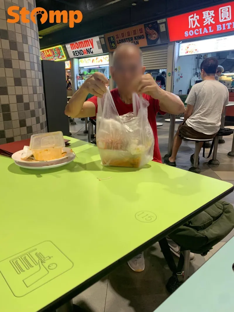 Aksi Pria Bungkus Sisa Makanan di Food Court Bikin Heboh, Ini Alasannya