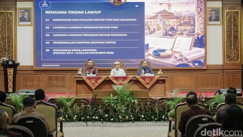 Rapat evaluasi progres dan hasil pengendalian program kegiatan APBD Badung 2026 di Puspem Badung, Selasa (20/10/2026). (Foto: Agus Eka/detikBali)