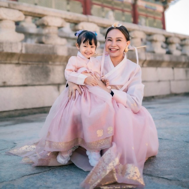 Liburan Seru Rossa dan Raina di Korea