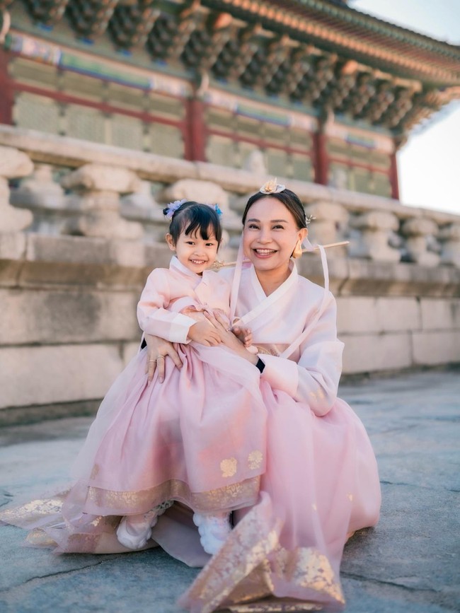 Liburan Seru Rossa dan Raina di Korea