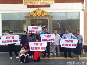 Keluarga Korban Pembunuhan Menantu Geruduk PN Boyolali Minta Pelaku Dihukum Mati