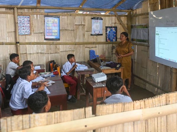 Sekolah Darurat di NTT Batasi Waktu Belajar akibat Panas dan Debu