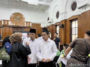 4 Remaja di Surabaya Keroyok Teman hingga Tewas gegara Sandal Crocs