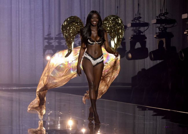 Solange terpilih sebagai Victoria&rsquo;s Secret Angel 2026 mengalahkan ribuan pesainnya yang mendaftar untuk mengikuti audisi menjadi &lsquo;malaikat&rsquo; baru brand pakaian dalam tersebut. Audisi pemilihan angel ini ditayangkan dalam serial dokumenter Angels Among Us yang ditayangkan di YouTube sejak September 2026. Foto: Dok. Getty Images, Instagram