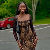 Sebelum terpilih sebagai Victoria&rsquo;s Secret Angel, Solange Omon bekerja di sebuah organisasi nirlaba sebagai pekerja sosial. Saya biasanya membantu anak-anak berkulit hitam dan anak-anak imigran, sebagian besar remaja, membantu mereka melamar pekerjaan, belajar membangun jaringan, serta mengajari mereka tentang perubahan iklim, terangnya.&nbsp;Foto: Dok. Getty Images, Instagram