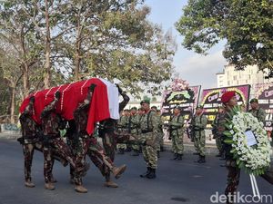 Jenazah Subagyo HS Diberangkatkan dari Rumah Duka di Jogja