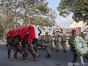 Jenazah Subagyo HS Diberangkatkan dari Rumah Duka di Jogja