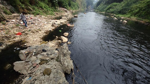 Sungai Cileungsi di Bogor Kembali Menghitam, Diduga Akibat Pencemaran Limbah