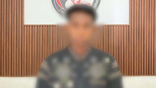 Tersangka pemakai dan pengedar sabu-sabu di Pulau Komodo berinisial IR alias Irwan ditahan di Polres Manggarai Barat, NTT. (Foto: Dok. Humas Polres Manggarai Barat)