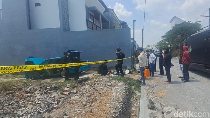Tim Gegana saat melakukan olah TKP rumah kontrakan AS di Desa Purbaya, Kecamatan Baki, Sukoharjo, Selasa (20/10/2026).