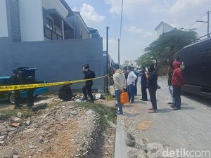 Polisi Geledah Rumah AS Pembakar Warung Mi Babi Sukoharjo