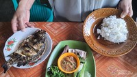 Seporsi kenikmatan Pekhos Pati yang murah, menjadi penanda kunjungan kita ke Lampung.