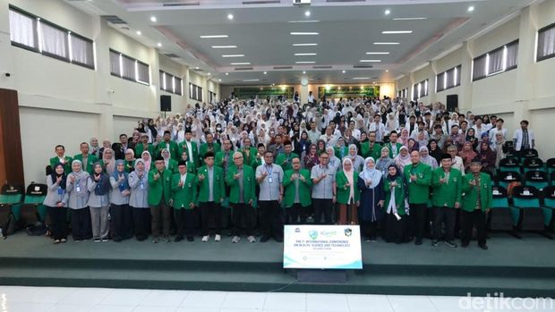 Universitas Muslim Indonesia dan USIM Malaysia menggelar konferensi internasional. Universitas Muslim Indonesia dan USIM Malaysia menggelar konferensi internasional untuk memperkuat kemitraan akademik dan kolaborasi.