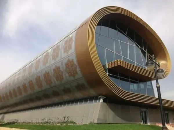 10 Bangunan Suka-suka Arsiteknya: Gedung Mirip Karpet Digulung-Hotel Bentuk Gitar