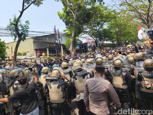 Aksi Massa Pendukung Sudewo di Sidang Vonis Sempat Memanas