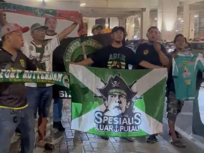 Bonek tiba di Makassar dan siap dukung Persebaya di GBH Parepare (dok Istimewa)
