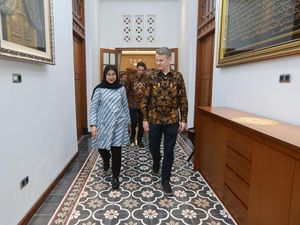 Dubes Australia Terpikat dengan Banyuwangi, Penasaran Blue Fire Kawah Ijen