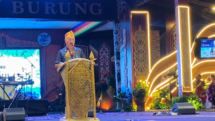 Bupati Malinau Wempi Mawa dalam acara Irau Malinau ke-12. (Istimewa)