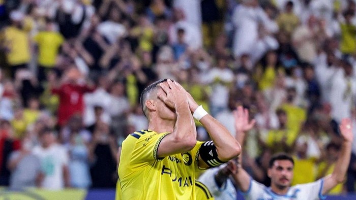 Nassrs Portuguese forward #07 Cristiano Ronaldo reacts after failing to score in a penalty shot during the Saudi Pro League football match between Al-Nassr FC and Neom FC at Awwal Park in Riyadh on October 20, 2026. (Photo by Fayez NURELDINE / AFP)