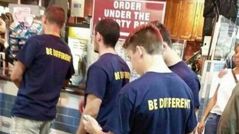 Deretan foto absurd memperlihatkan kejadian tak terduga yang bikin melongo
