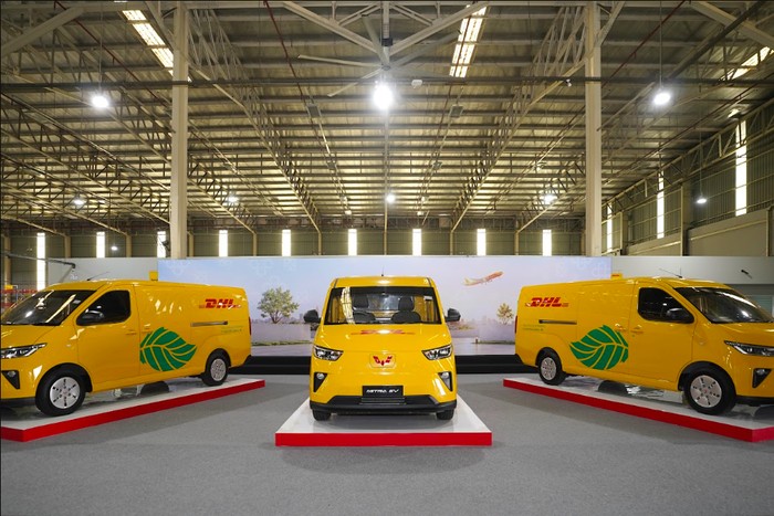 DHL Express melakukan pengadaan 30 unit Wuling Mitra EV Blind Van Long Range untuk menunjang aktivitas pengiriman barang di Indonesia.