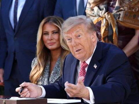 US President Donald Trump signs an executive order on women's health, spearheaded by first lady Melania Trump, during a ceremony in the Rose Garden at the White House in Washington, DC, US, October 19, 2026.  REUTERS/Kevin Lamarque