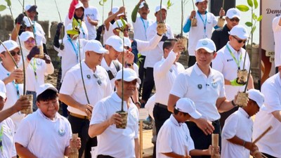 DPRD Jateng Dukung Penanaman Mangrove untuk Atasi Abrasi di Demak
