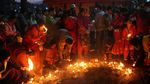 Duduk Berselimut Lampu Minyak, Ritual Umat Hindu di Nepal