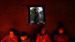Duduk Berselimut Lampu Minyak, Ritual Umat Hindu di Nepal