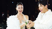 Hari yang penuh kebetulan indah bersama cinta dalam hidupku💍 17.10.26, tulis EJAE dilihat di Instagram, Rabu (21/10/2026). (Foto: dok Instagram ejae_k / pakbae, mysweetpea.snap, thirdmind_company)