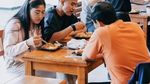 Momen Kuliner Erina Gudono saat Cicip Mie Gacoan hingga Dinner Romantis