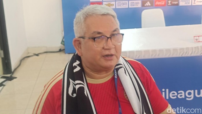 Mantan Ketua Umum The Jakmania, Tauhid Indrasjarief alias Bung Ferry, menilai sanksi larangan mendampingi Persija Jakarta saat laga tandang bisa diterima. Ia berharap hukuman dari Komite Disiplin (Komdis) PSSI itu menjadi pelajaran bagi suporter agar menjaga kepercayaan yang telah diberikan.