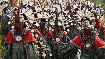 Ratusan Penari Dayak Bahau Meriahkan Festival Hudoq Pekayang 2026