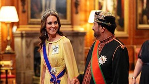 Foto: Gaya Kate Middleton di Jamuan Sultan Oman, Anggun Berbalut Elie Saab