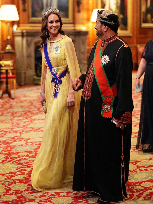 Foto: Gaya Kate Middleton di Jamuan Sultan Oman, Anggun Berbalut Elie Saab