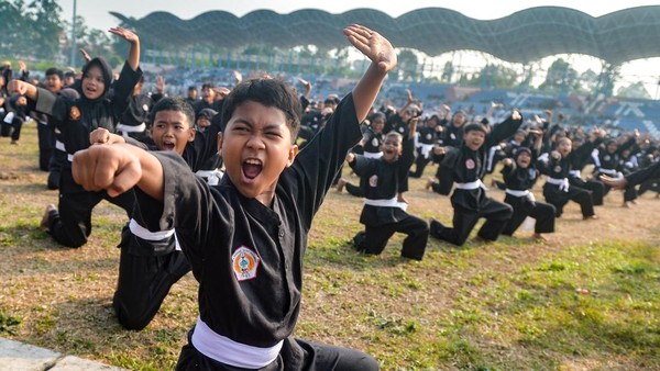 5.021 Pelajar di Tangerang Kompak Unjuk Jurus Pencak Silat