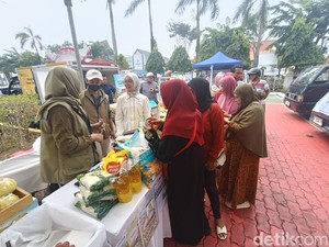 Harga Pangan Mahal, Emak-emak Balikpapan Borong Beras-Minyak di GPM