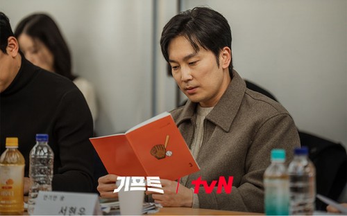 Cast drama Korea GIFT baca naskah perdana.
