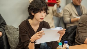 Seo Eun Soo akan memerankan Yoon Seo Jin, ketua tim bisbol SMA Deokcheon. Karakternya bertolak belakang dengan Jun Min Young sehingga sering muncul perdebatan antara mereka. (Foto: dok. tvN)